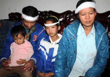 Nước mắt người thân thuyền viên trên tàu chìm chưa ngừng rơi 